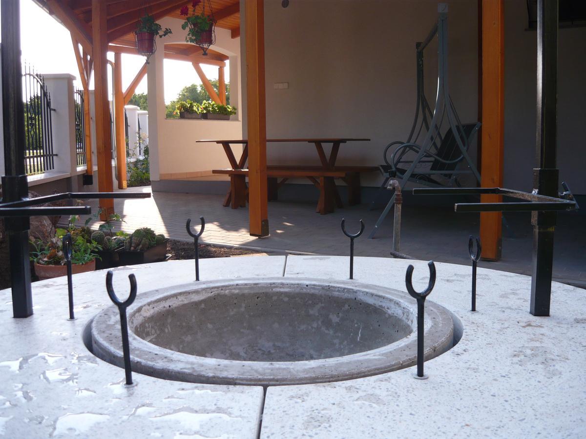 Keresztmama Haza Apartment Hajduszoboszlo Bagian luar foto